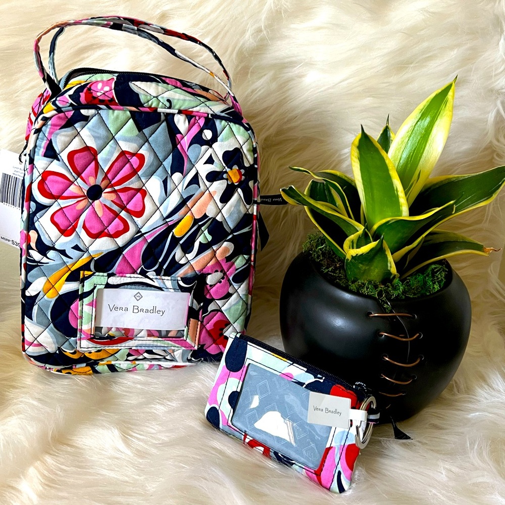 Work break rooms to school cafeterias this lunch bag is designed for any age!